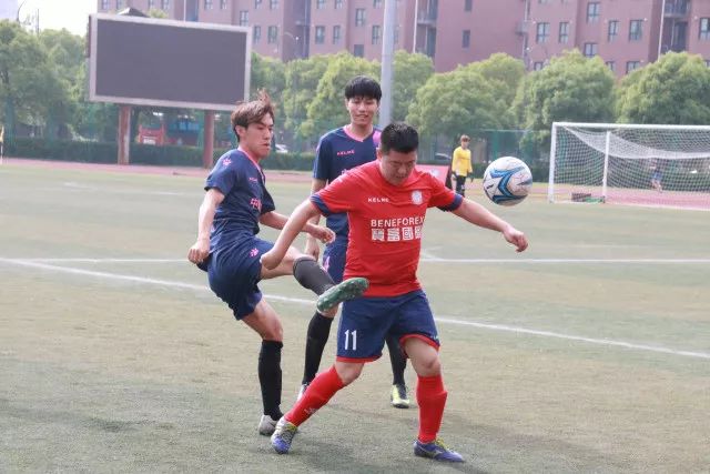 恩比德回应詹姆斯对训练指责的谣言